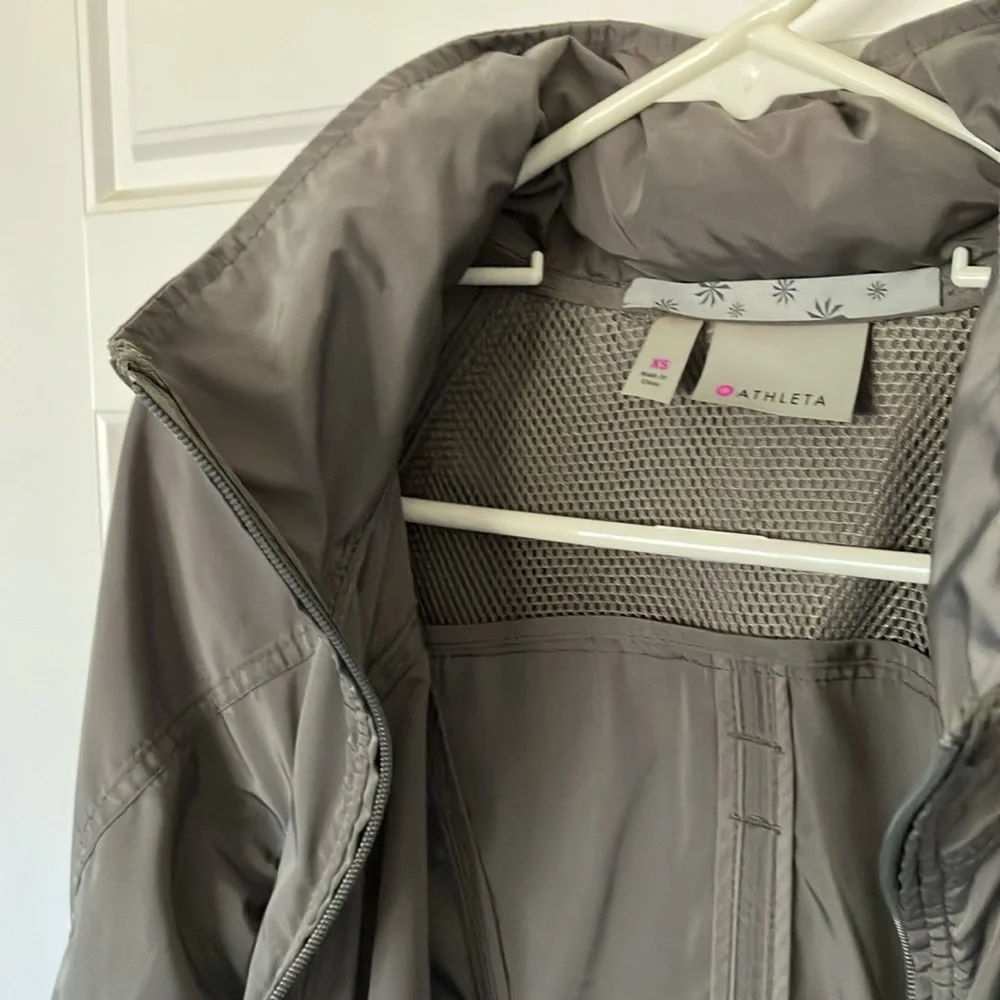 Athleta Gray Lightweight Hooded Spring Jacket LIKE NEW - Picture 7 of 8